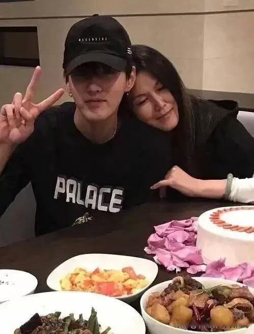 八卦吃瓜网红最新,揭秘娱乐圈幕后风云 第3张 八卦吃瓜网红最新,揭秘娱乐圈幕后风云 第3张